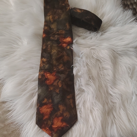 VILLA BOLGHERI 100% SILK Camouflage Tie in Orange and Brown - Picture 2 of 7